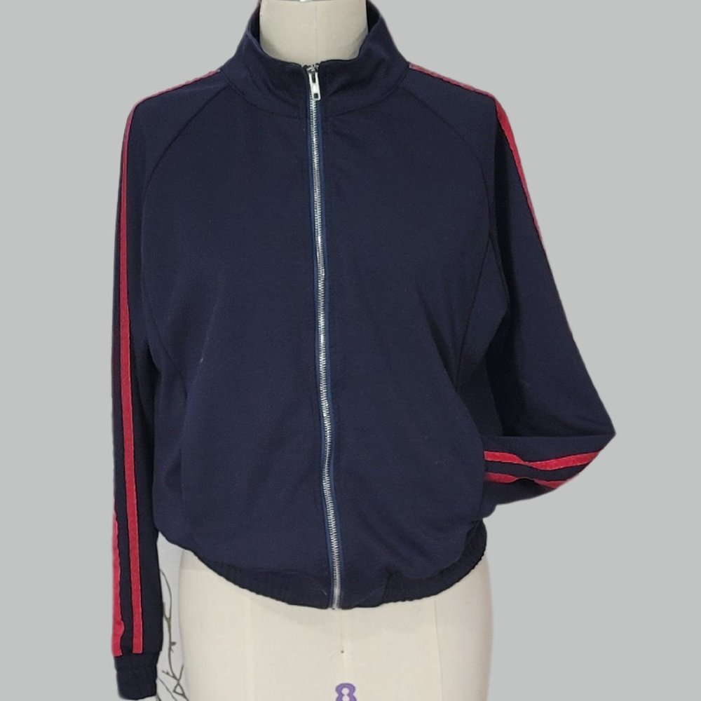 BLUE JACKET WITH RED STRIPES ON RAGLAN SLEEVES ON SHOULDERS AND ARMS SIZE L